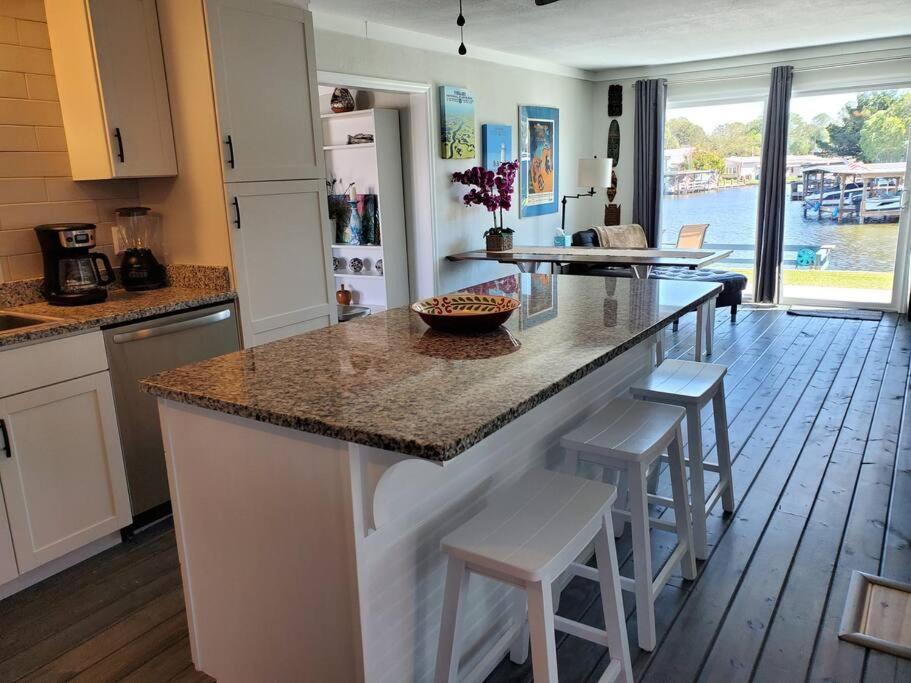 타바레스 3 Bed, 2 Bath, Waterfront, Dock, Large Driveway 빌라 외부 사진